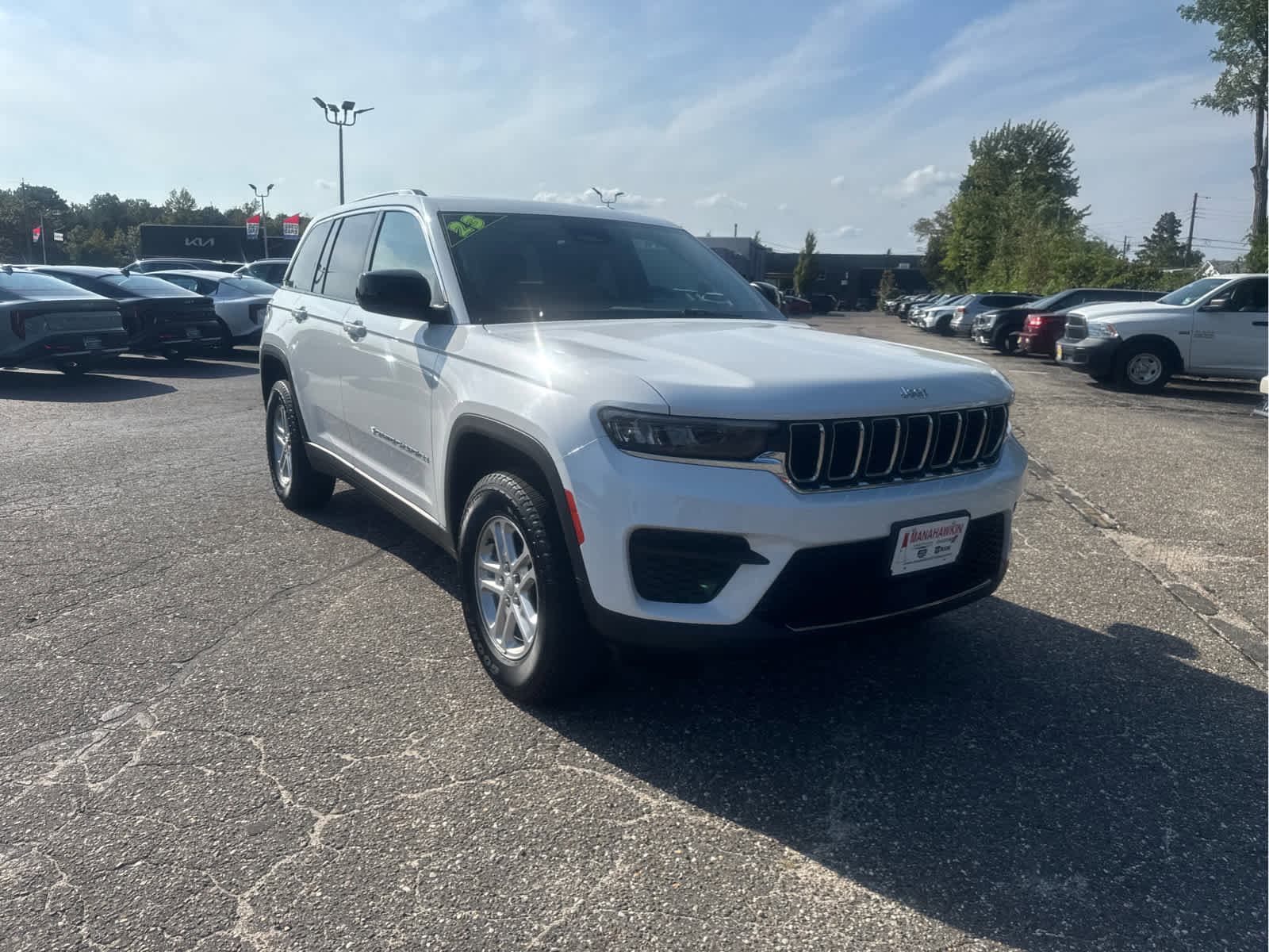 Certified 2023 Jeep Grand Cherokee Laredo image 3