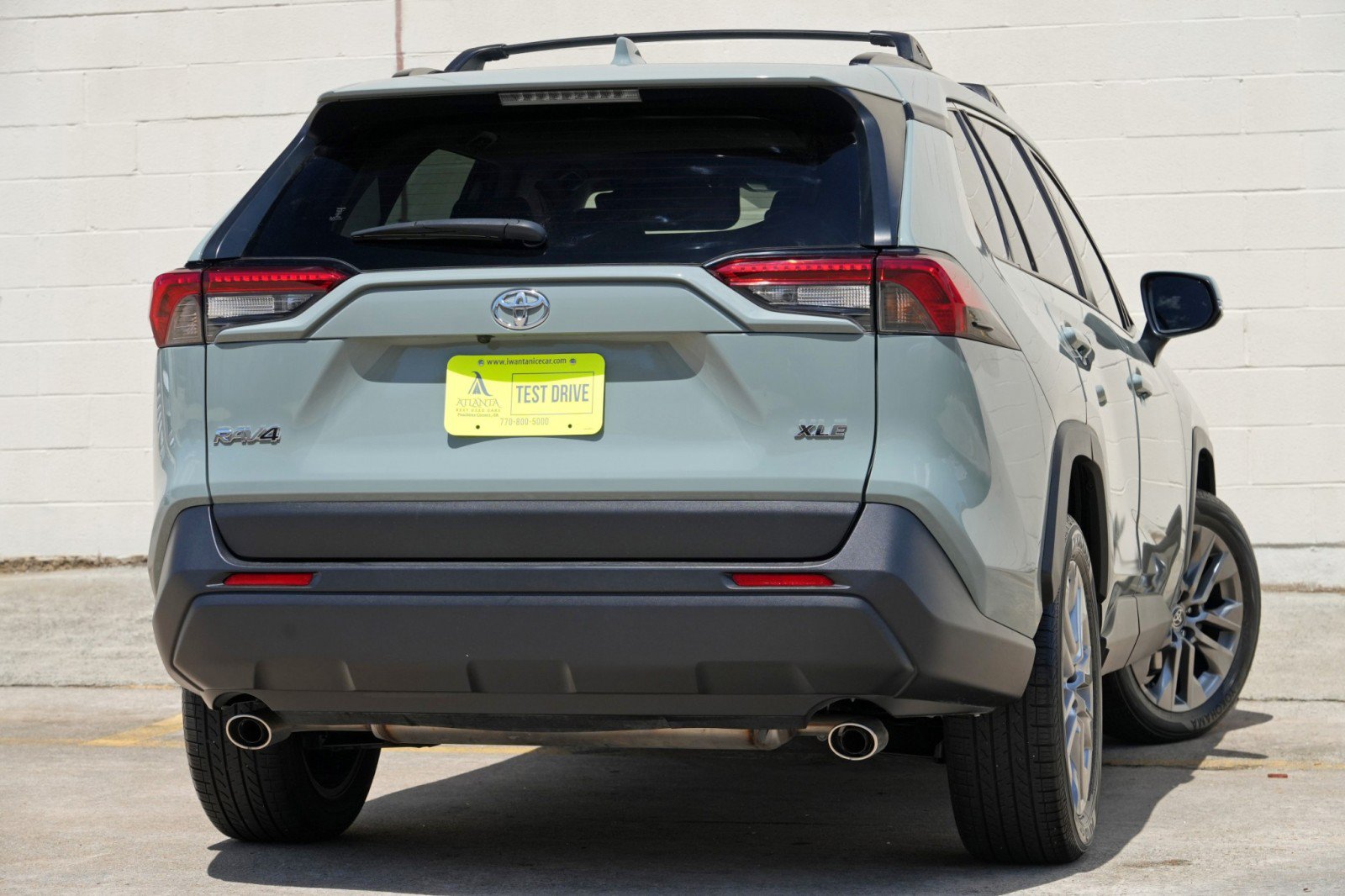 Used 2023 Toyota RAV4 XLE Premium FWD image 4