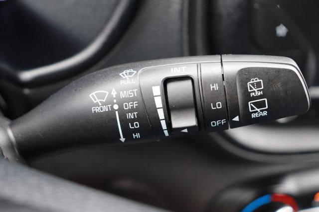 Used 2025 Kia Soul LX w/ LX Technology Package FWD image 21