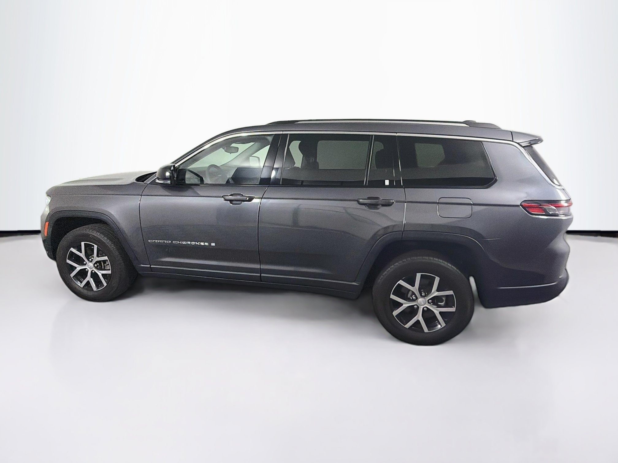Used 2023 Jeep Grand Cherokee L Limited AWD/4WD image 4