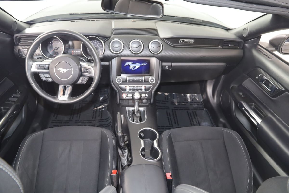 Used 2020 Ford Mustang Convertible RWD image 30