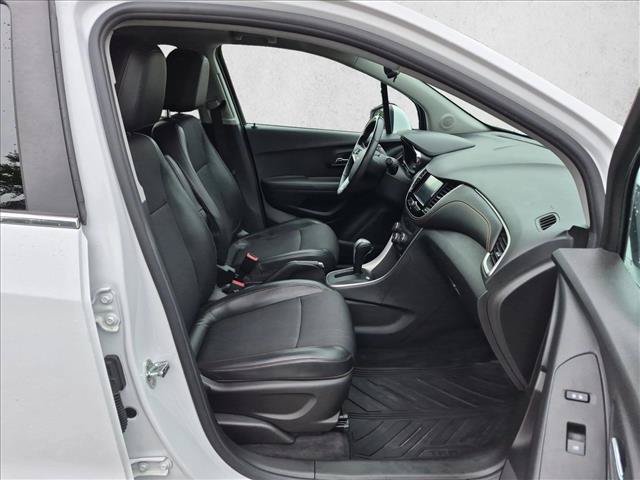 Used 2017 Chevrolet Trax LT w/ LT Convenience Package FWD image 26