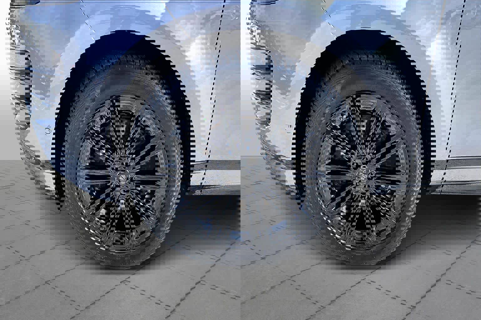 Used 2024 Land Rover Range Rover Evoque Dynamic SE image 19