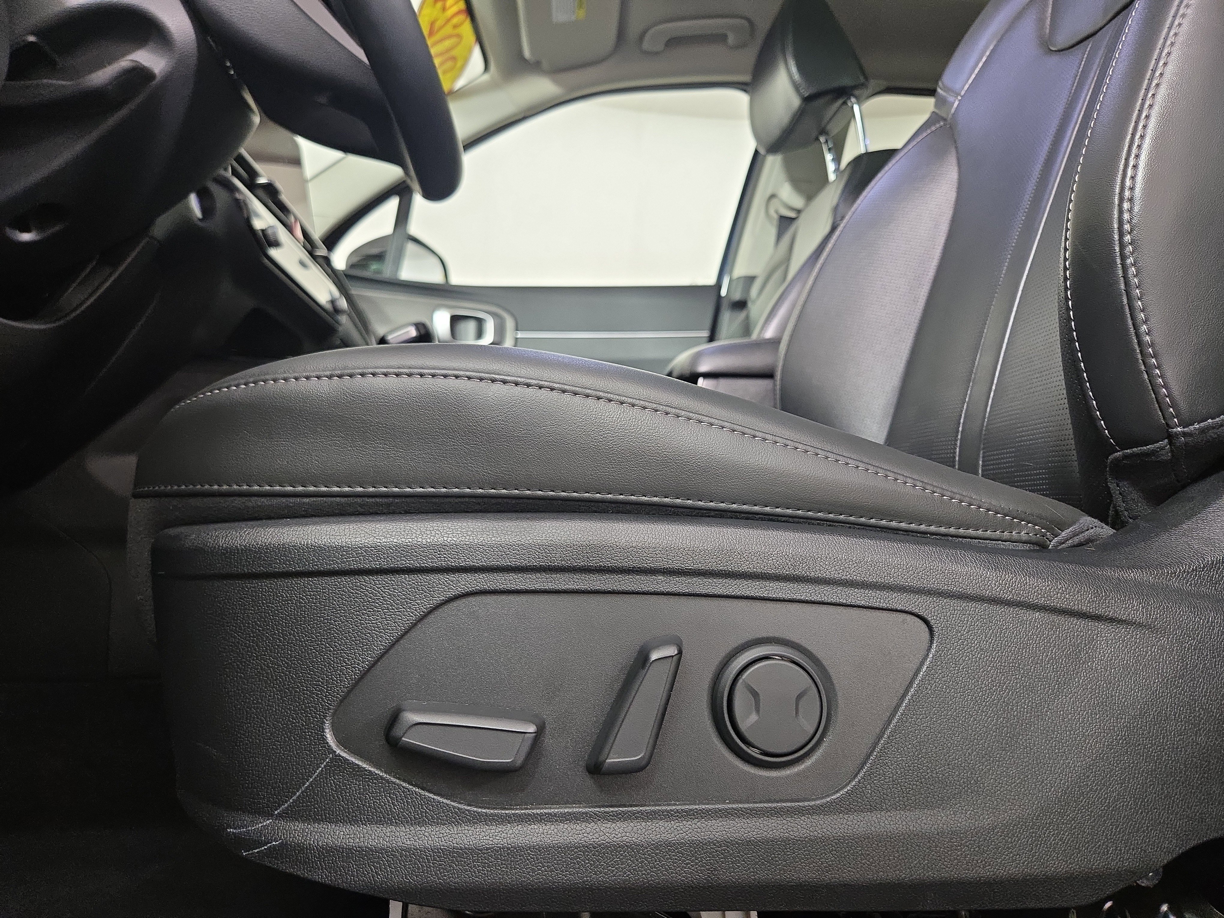 Used 2024 Kia Sorento X-Line EX image 31