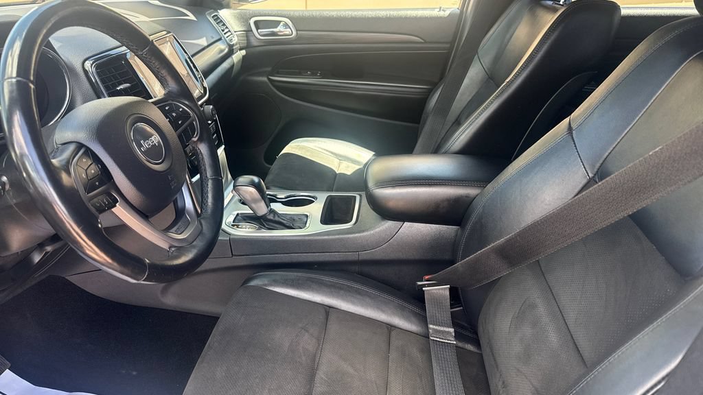 Used 2019 Jeep Grand Cherokee Altitude AWD/4WD image 9