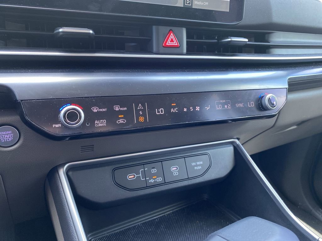 Used 2025 Kia Carnival image 10