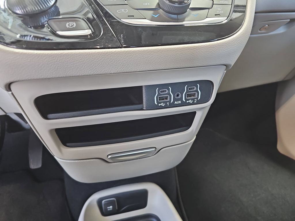 Used 2023 Chrysler Voyager LX FWD image 18