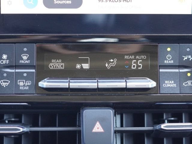 Certified 2023 Toyota Highlander XLE FWD image 25