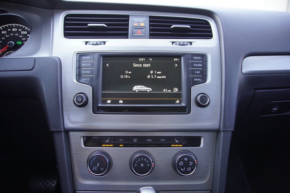Used 2016 Volkswagen Golf Limited Edition FWD image 17