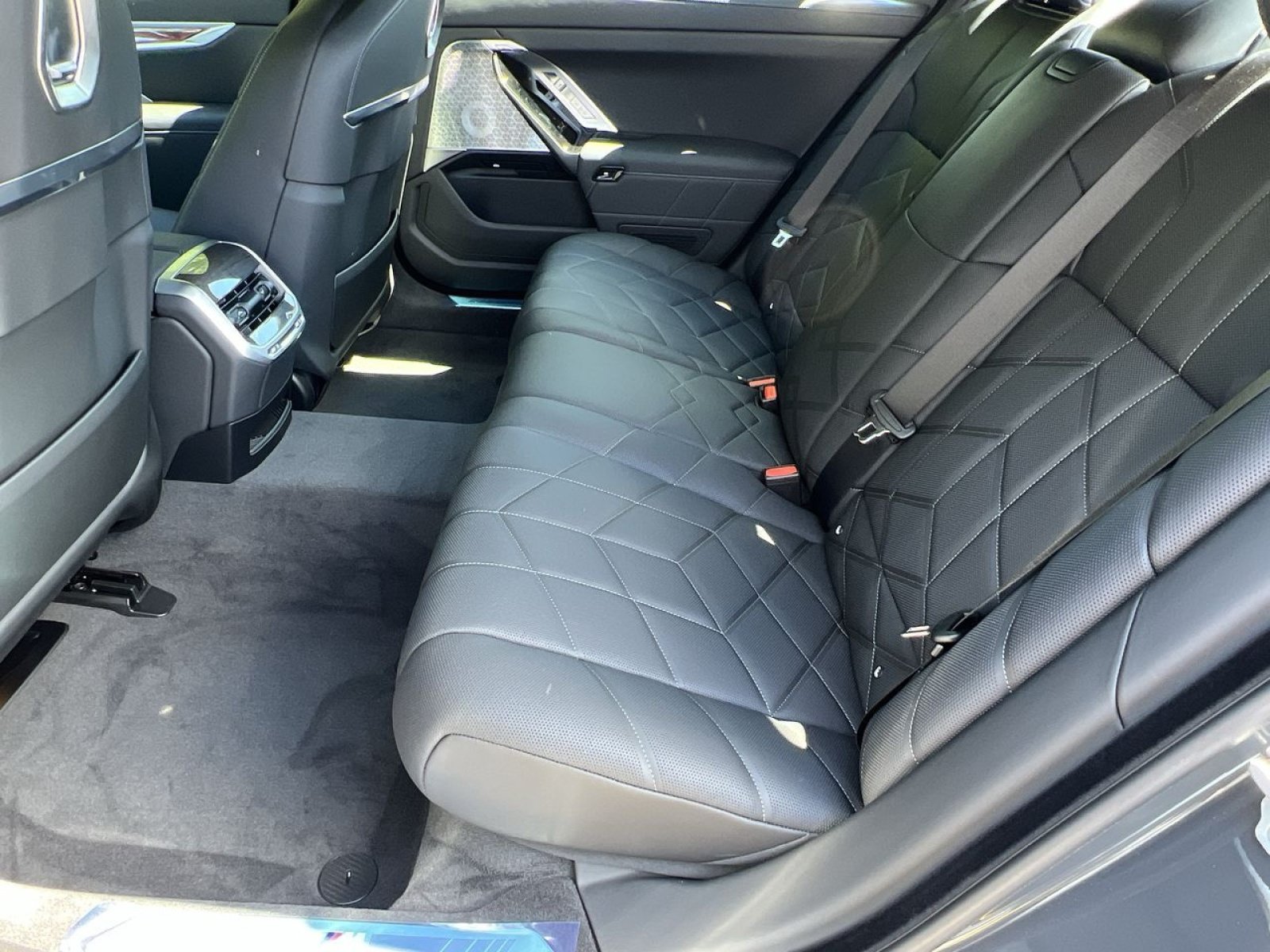 New 2026 BMW i7 xDrive60 w/ Executive Package AWD/4WD image 22