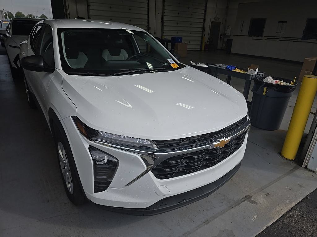 Used 2025 Chevrolet Trax LS