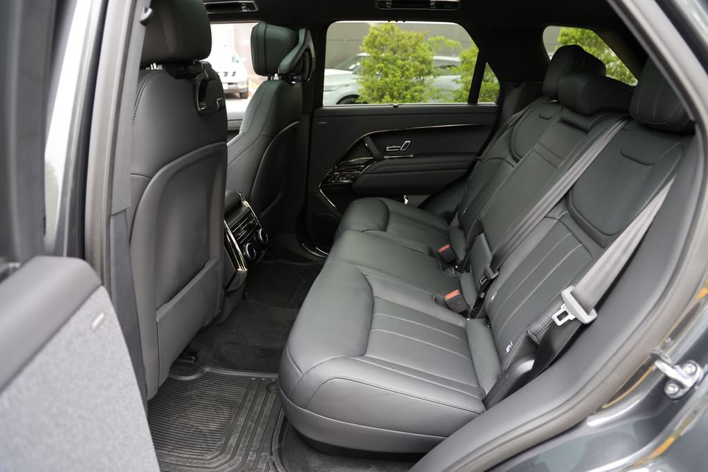 New 2025 Land Rover Range Rover Sport SE AWD/4WD image 18