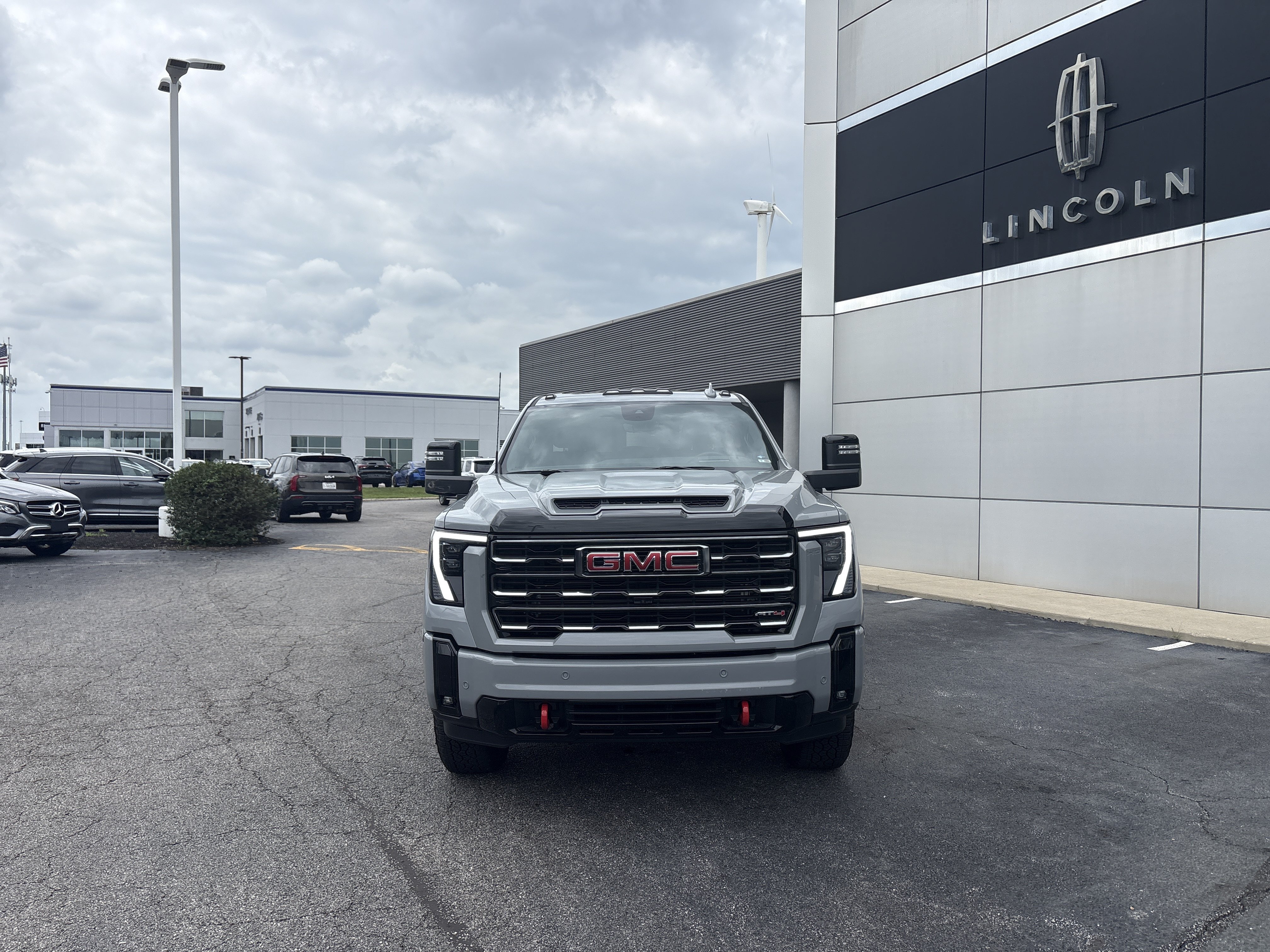 Used 2025 GMC Sierra 2500 AT4 w/ AT4 Premium Plus Package AWD/4WD image 2