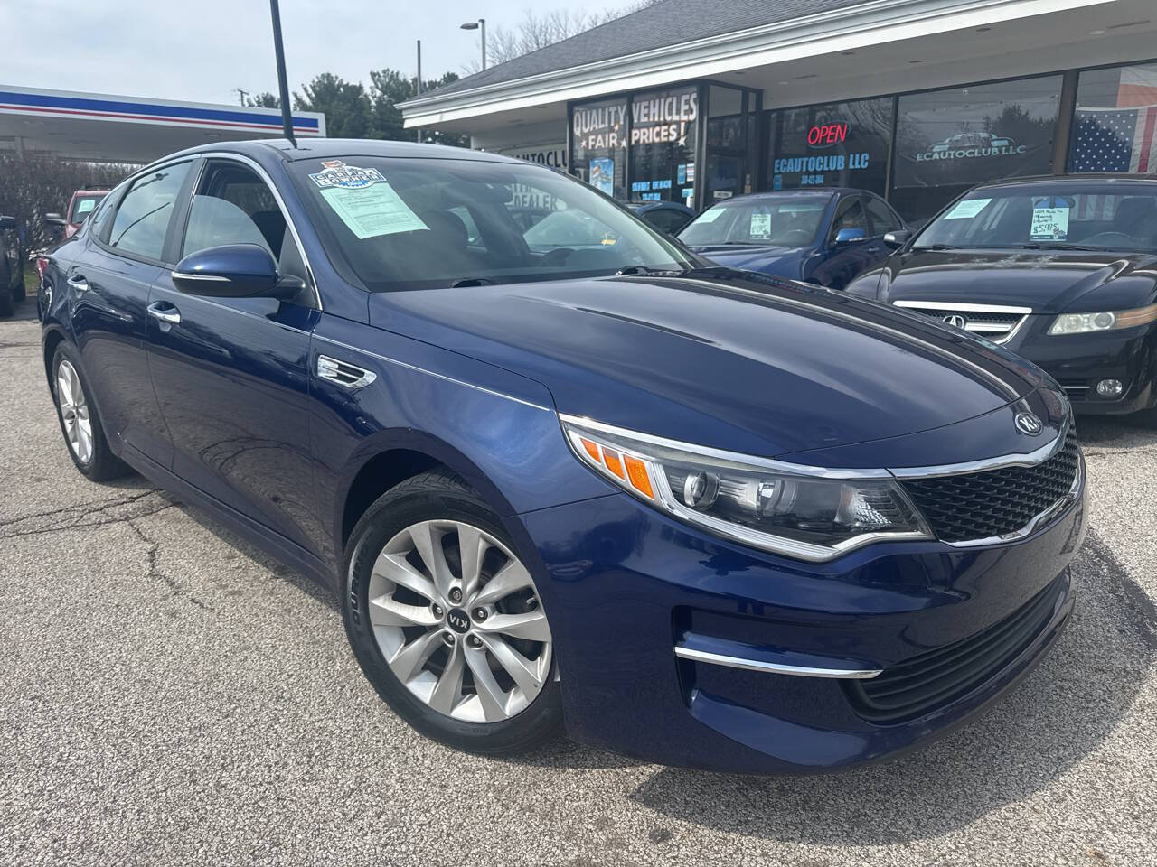 Used 2018 Kia Optima LX w/ 17" Alloy Wheels Package FWD image 1