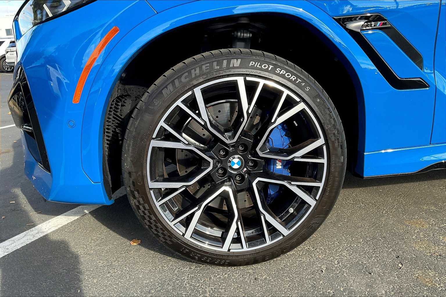 Used 2025 BMW X6 M Competition w/ Executive Package image 12
