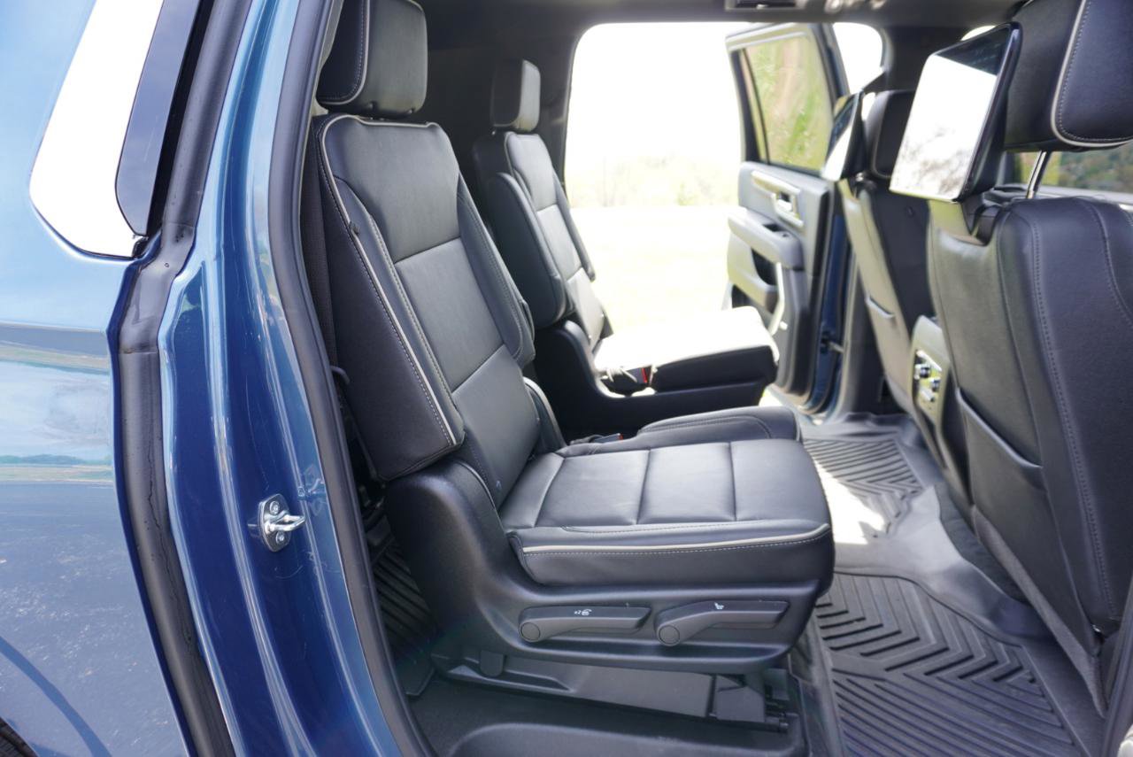 Used 2026 GMC Yukon XL Elevation w/ Elevation Premium Package AWD/4WD image 39