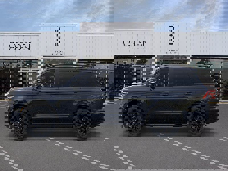 New 2026 Lincoln Navigator Reserve w/ Jet Appearance Package AWD/4WD image 3