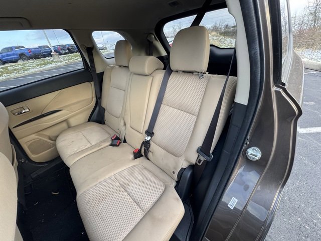 Used 2017 Mitsubishi Outlander SE image 12