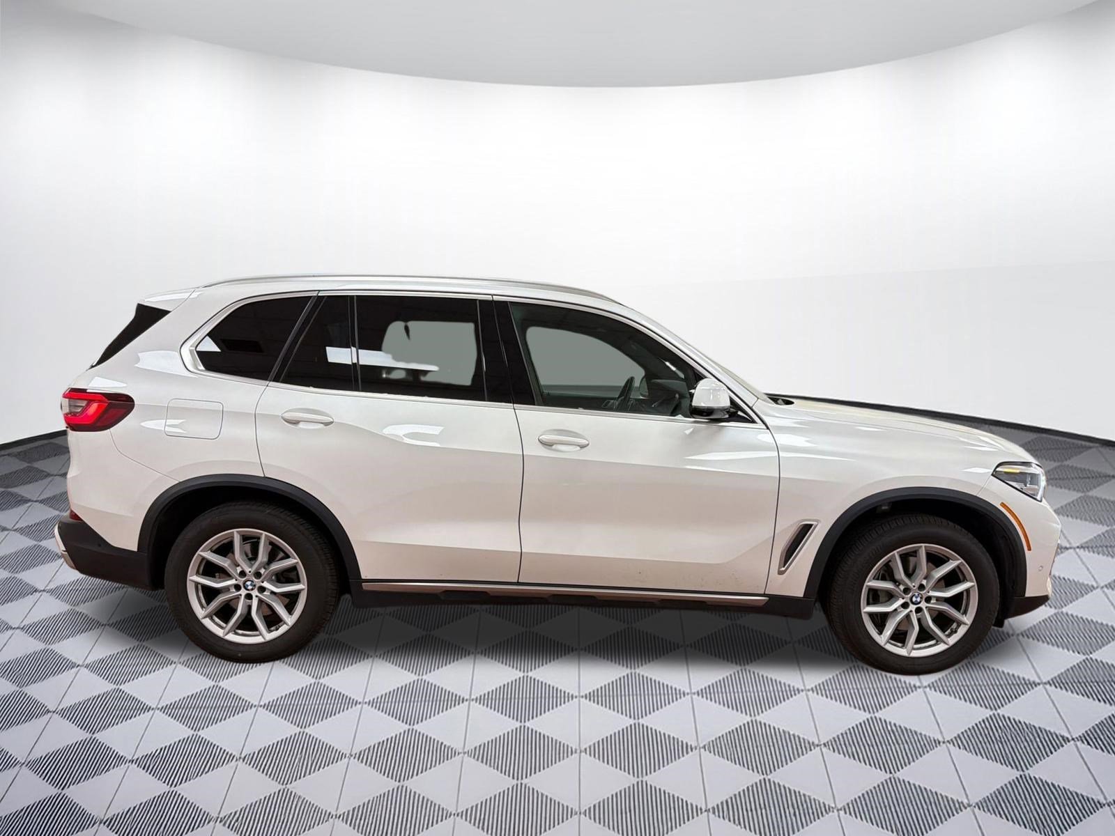 Used 2021 BMW X5 xDrive40i w/ Premium Package image 7