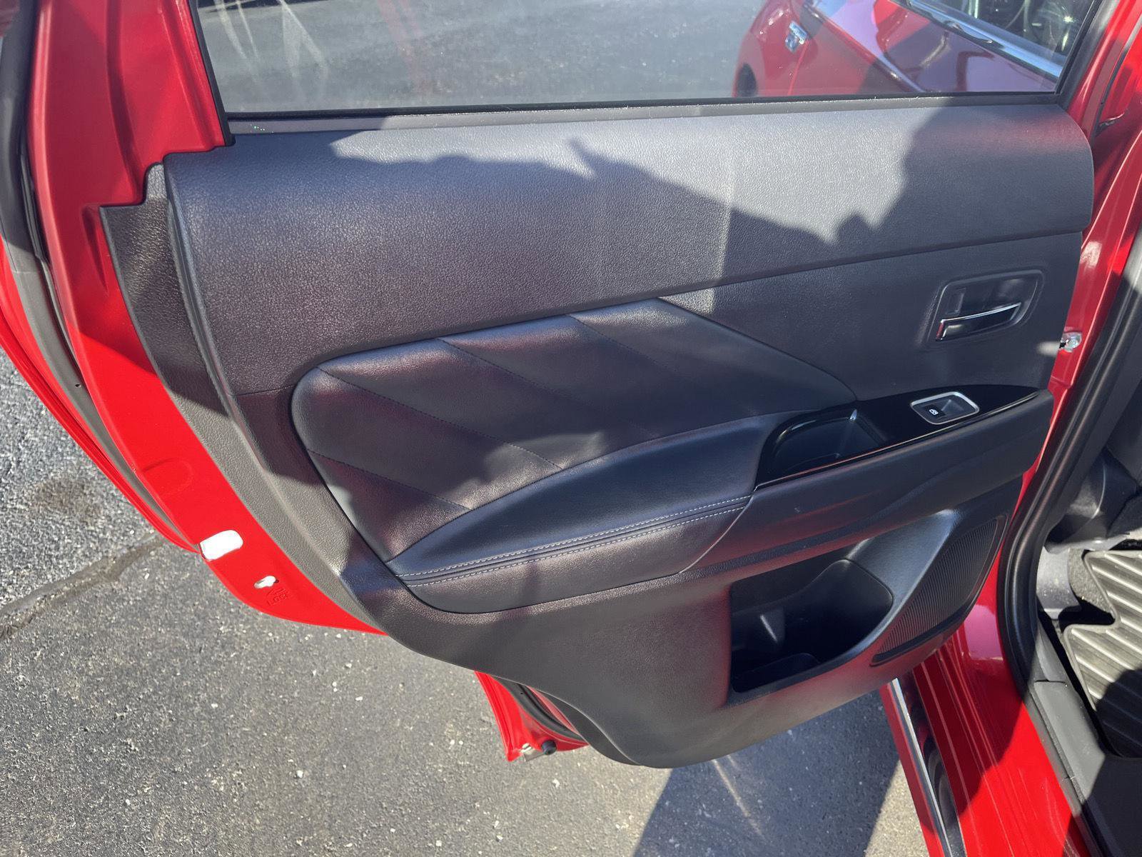 Used 2018 Mitsubishi Outlander GT AWD/4WD image 22