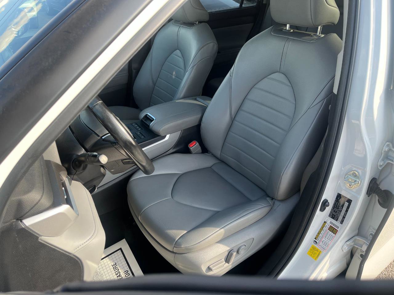 Used 2022 Toyota Highlander XLE AWD/4WD image 13