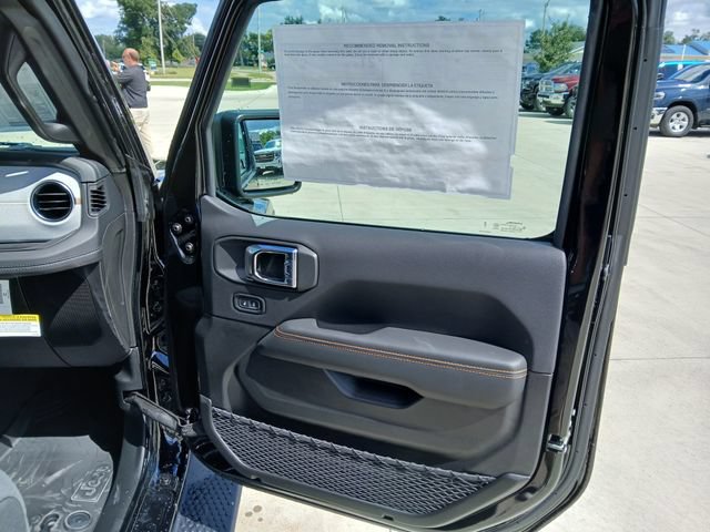 New 2025 Jeep Wrangler Unlimited Sahara w/ Technology Group AWD/4WD image 16