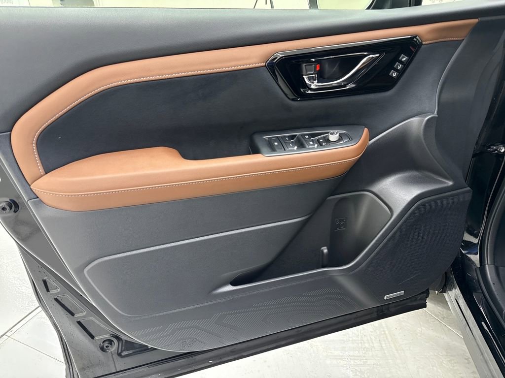 Used 2025 Subaru Forester Touring w/ Touring Package image 11