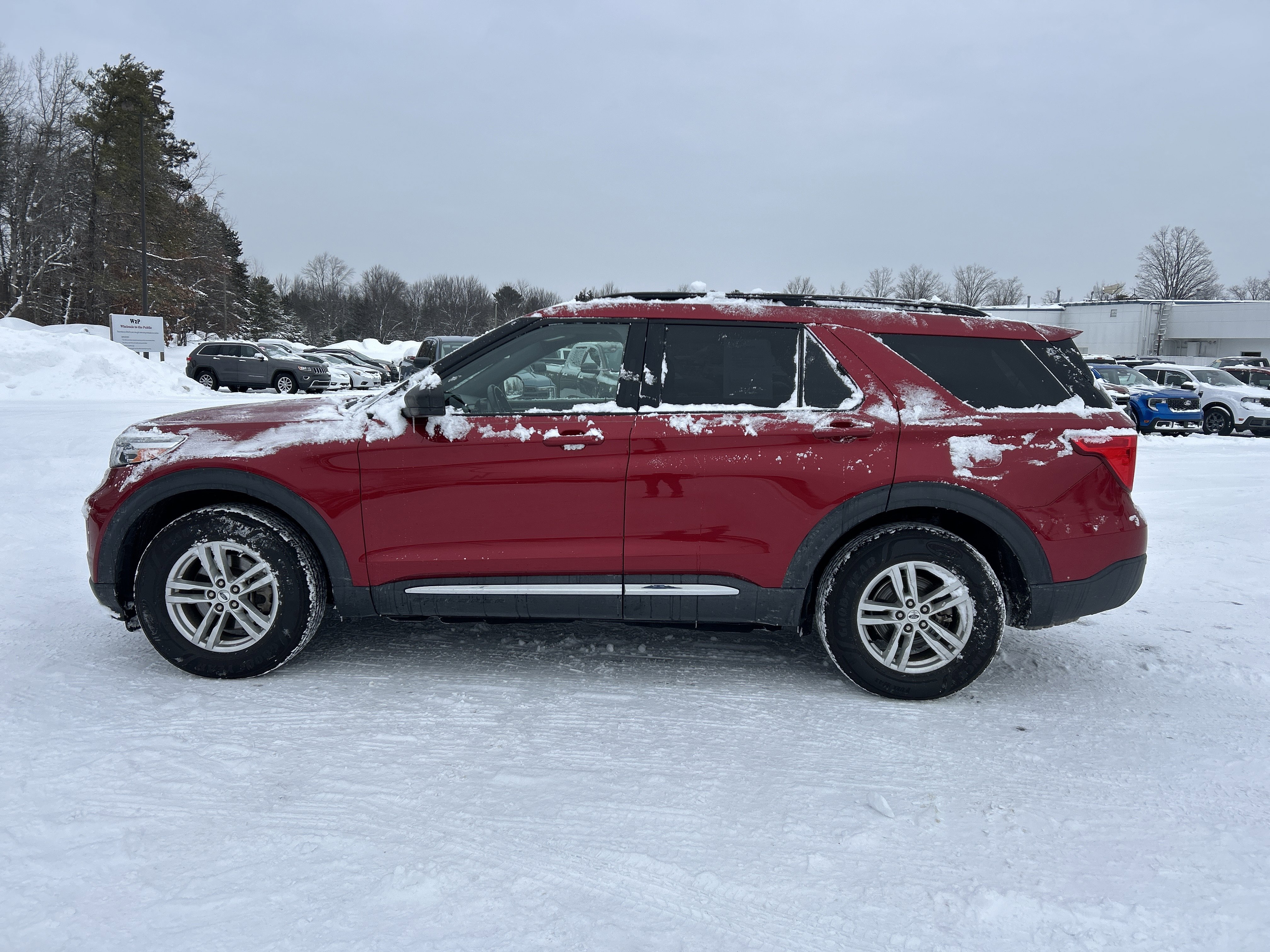 Used 2020 Ford Explorer XLT w/ Equipment Group 202A image 7