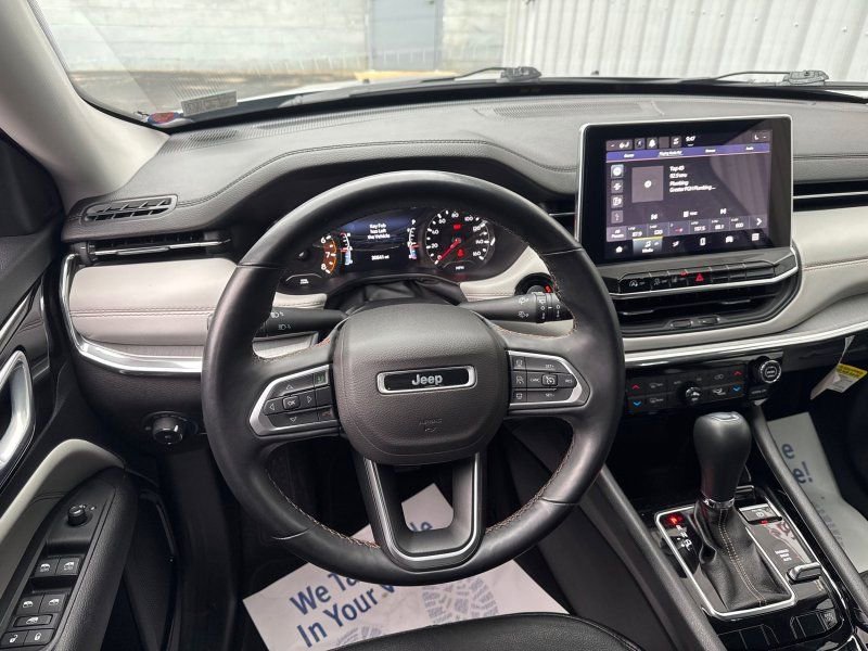 Used 2022 Jeep Compass Limited image 19