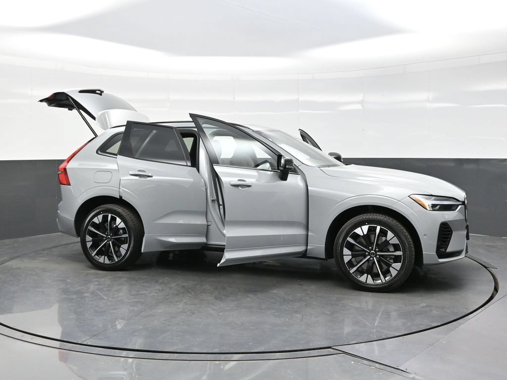 New 2026 Volvo XC60 T8 Plus w/ Climate Package PRO AWD/4WD image 44