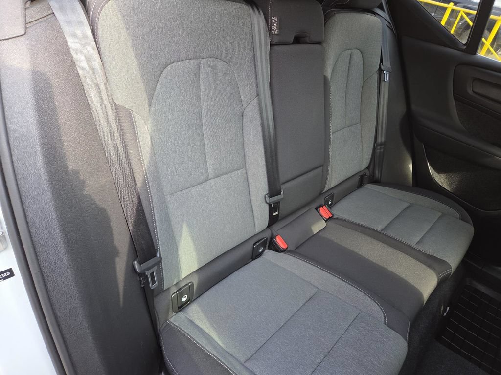 Used 2024 Volvo XC40 B5 Core AWD/4WD image 23
