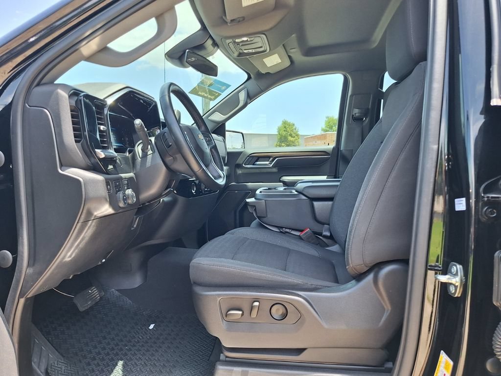 Used 2023 Chevrolet Silverado 1500 LT AWD/4WD image 11