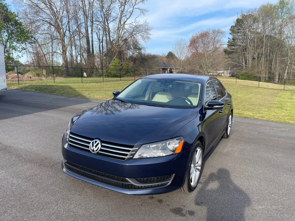 Used 2014 Volkswagen Passat 1.8T SE image 1