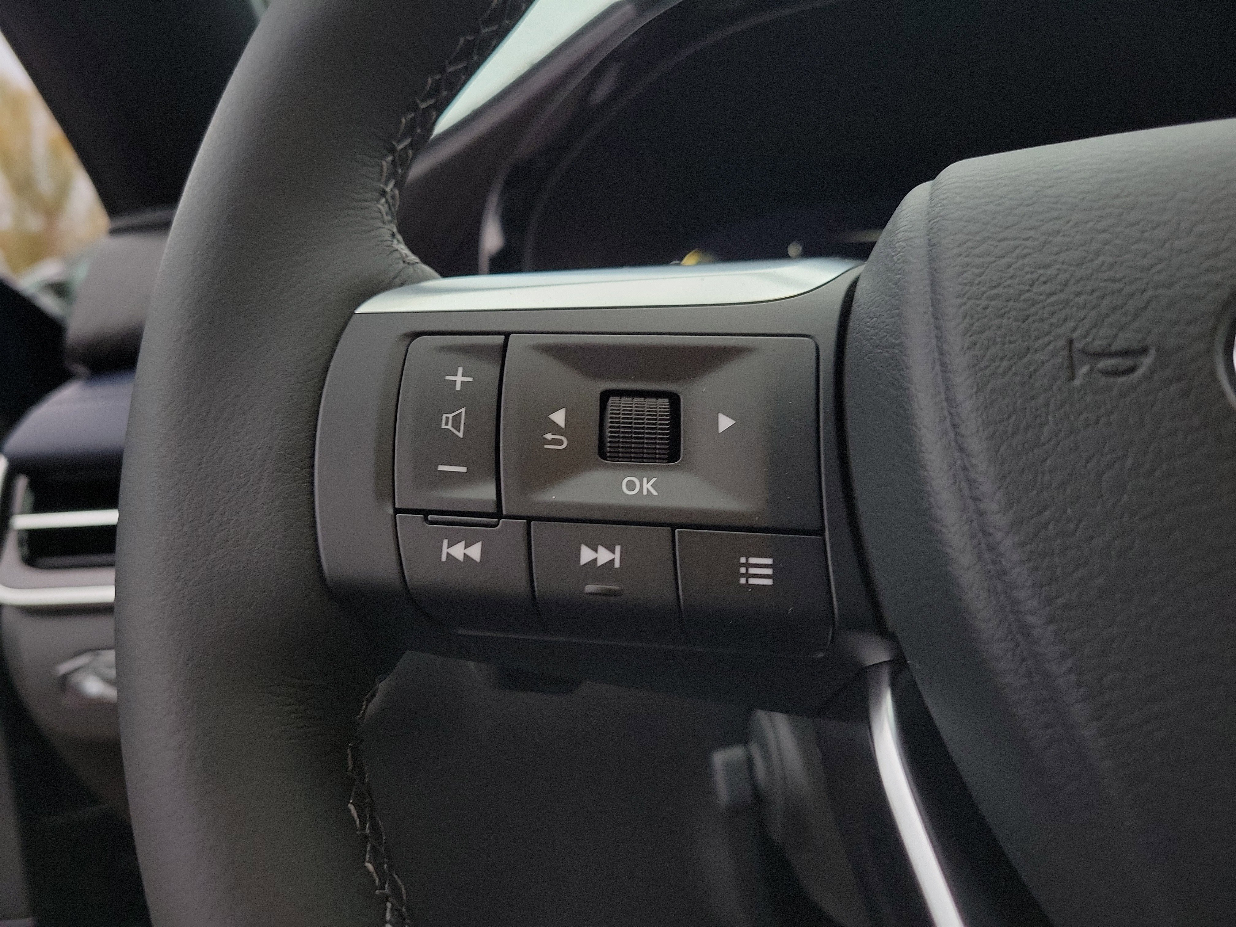 New 2026 INFINITI QX60 Sport w/ Dark Cargo Package image 14