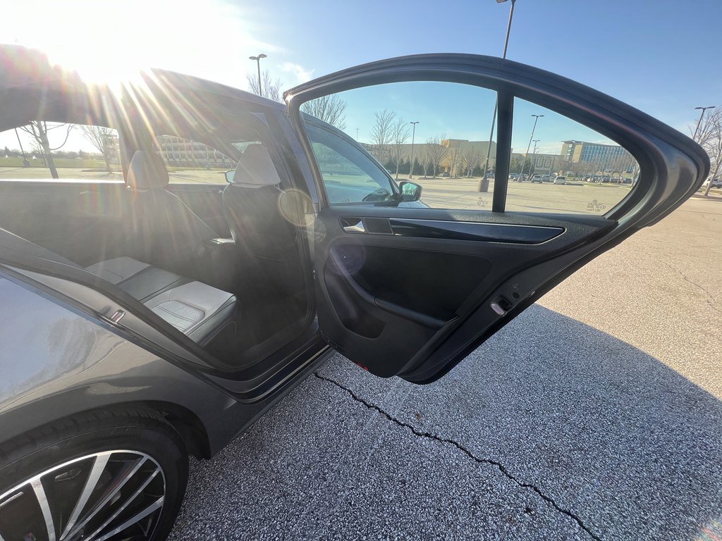 Used 2015 Volkswagen Jetta Sport image 12