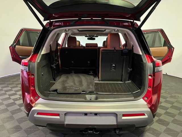 Certified 2022 Nissan Pathfinder Platinum w/ Cargo Package image 27
