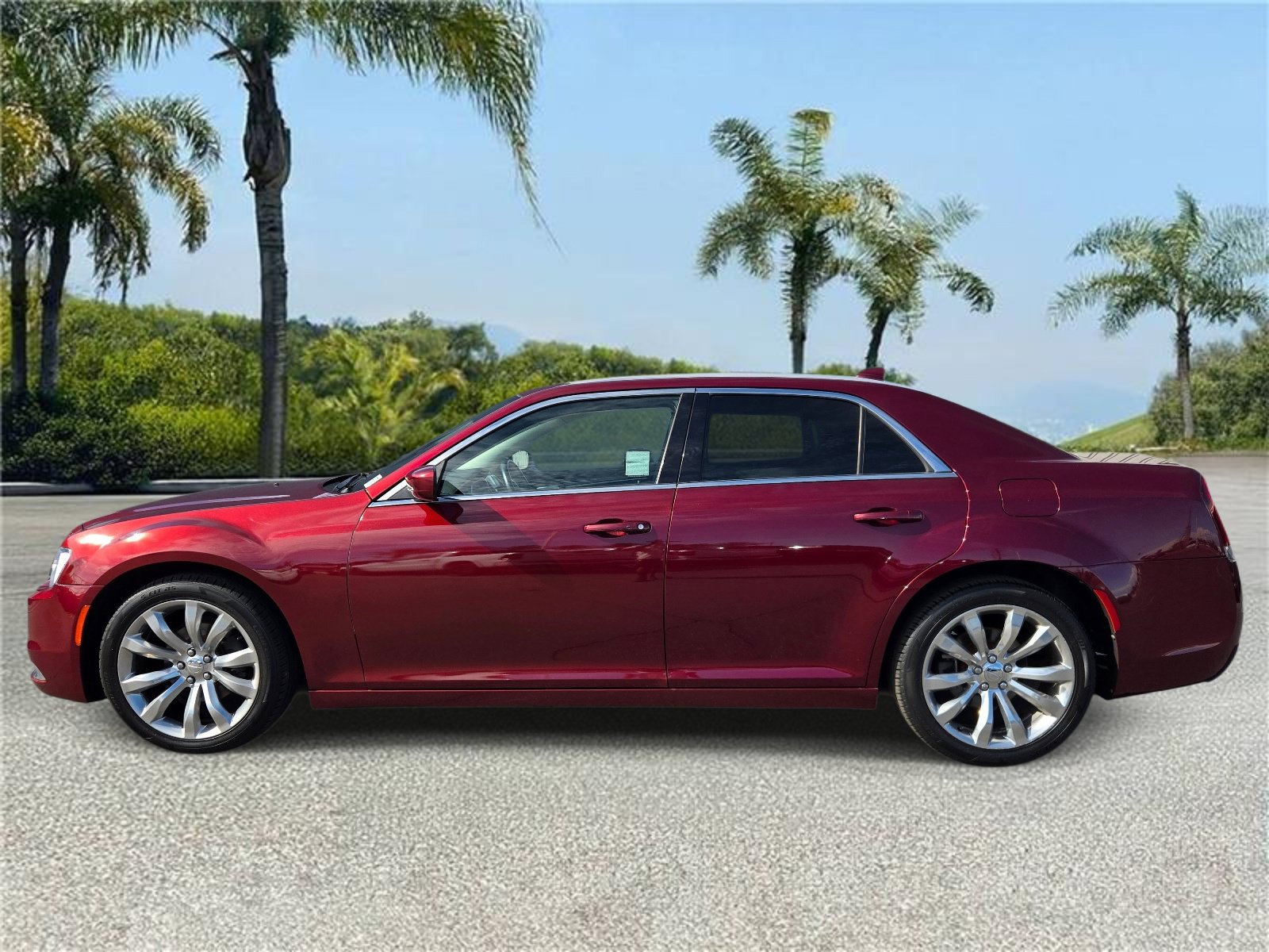 Used 2017 Chrysler 300 Limited RWD image 2