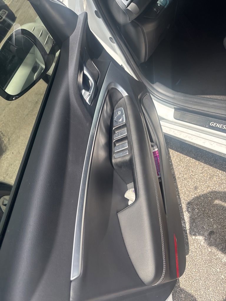 Used 2025 Genesis G70 2.5T RWD image 8