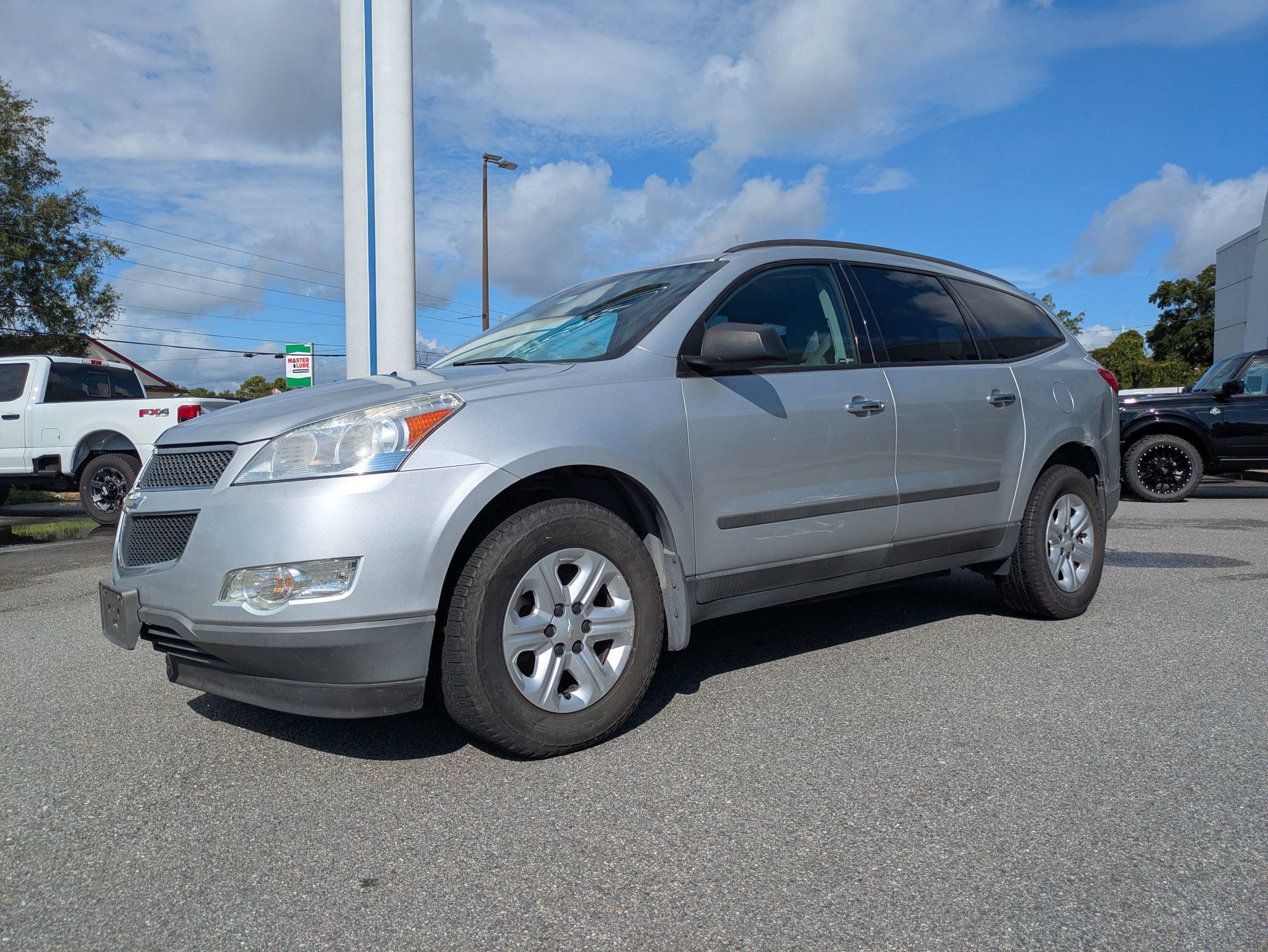 Used 2012 Chevrolet Traverse LS FWD image 2
