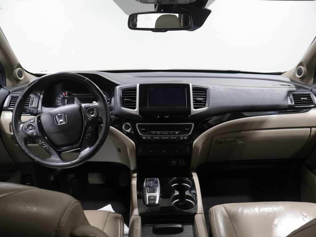 Used 2017 Honda Pilot Touring image 16