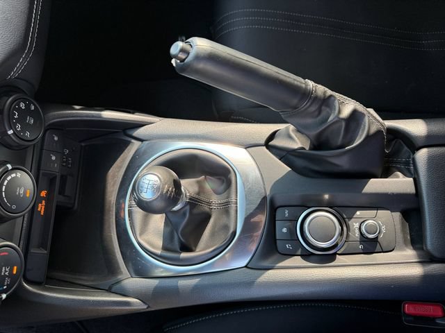 Used 2022 MAZDA MX-5 Miata Club RWD image 22