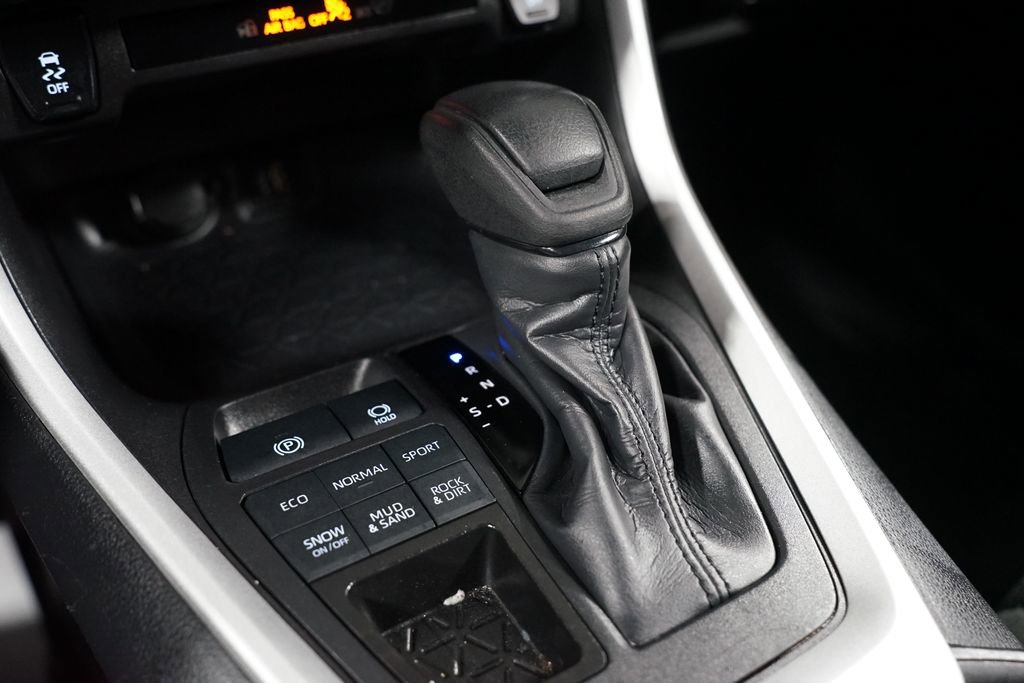Certified 2025 Toyota RAV4 LE AWD/4WD image 21