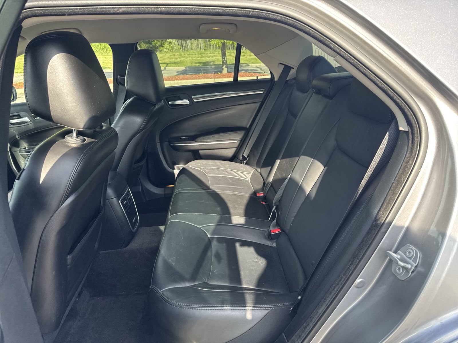 Used 2017 Chrysler 300 Limited RWD image 12