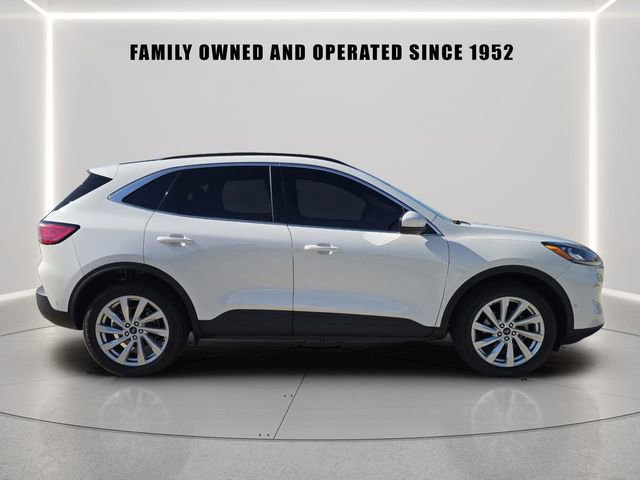 Used 2022 Ford Escape Titanium w/ Titanium Elite Package AWD/4WD image 2