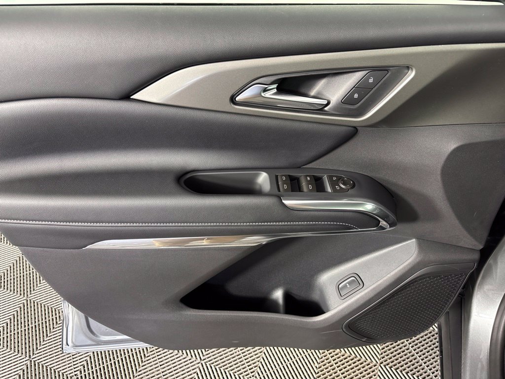 New 2027 Chevrolet Traverse LT w/ LPO, Floor Liner Package FWD image 28