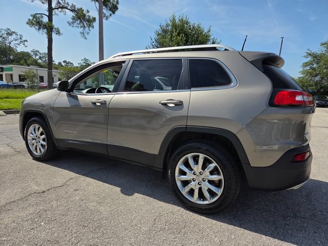 Used 2017 Jeep Cherokee Limited AWD/4WD image 5