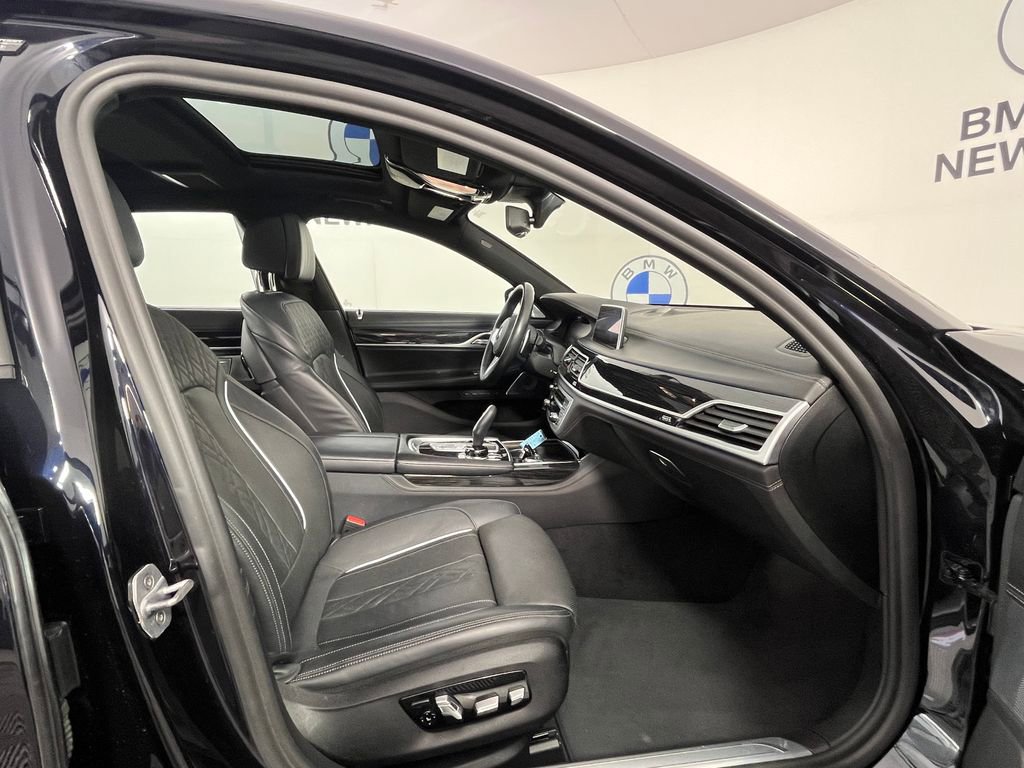 Used 2020 BMW 750i xDrive w/ Autobahn Package AWD/4WD image 18