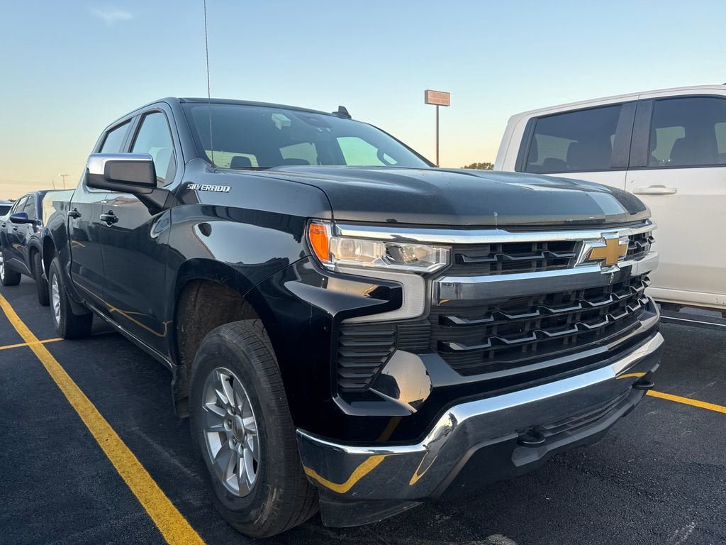 Used 2025 Chevrolet Silverado 1500 LT AWD/4WD image 3