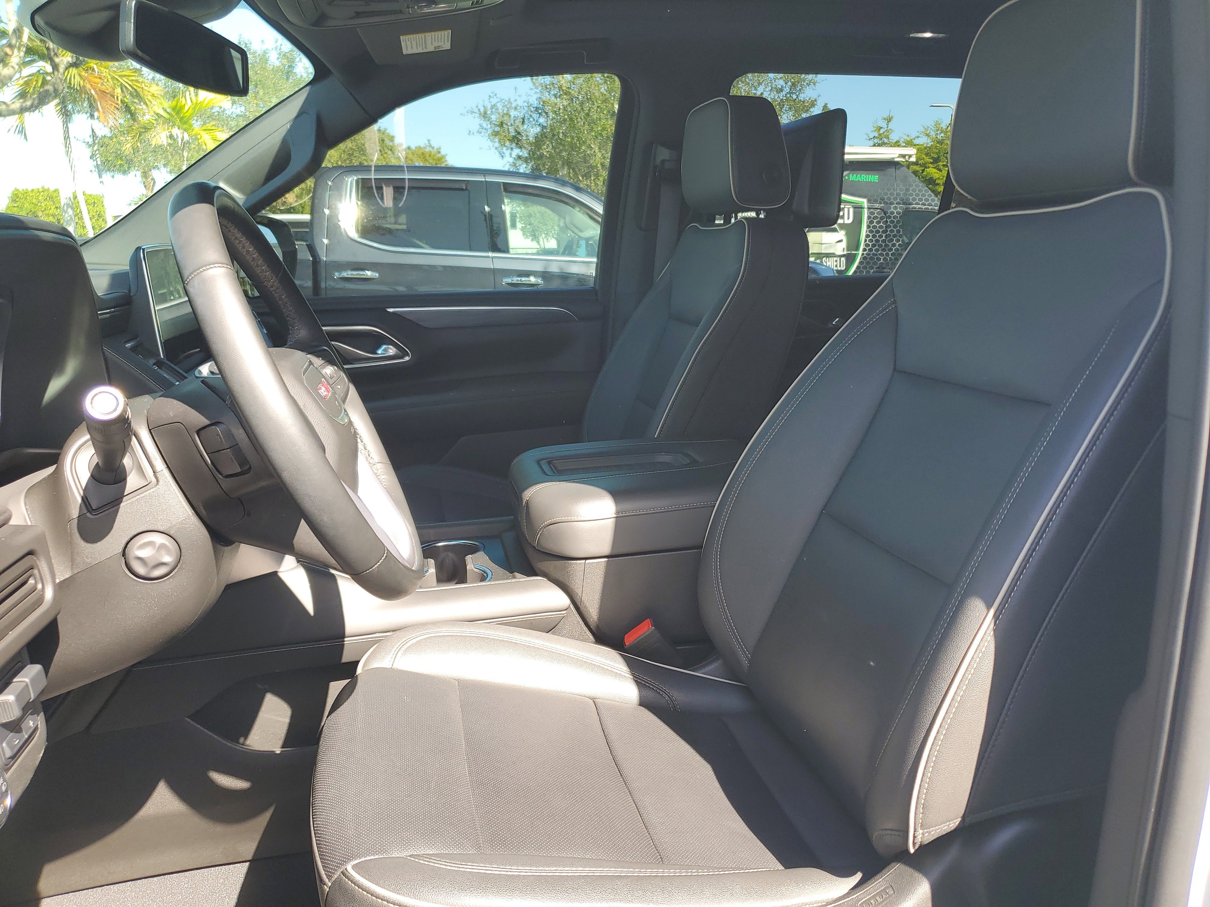 Used 2023 GMC Yukon SLT w/ SLT Premium Package image 10