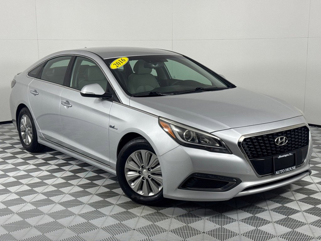 Used 2016 Hyundai Sonata SE image 2